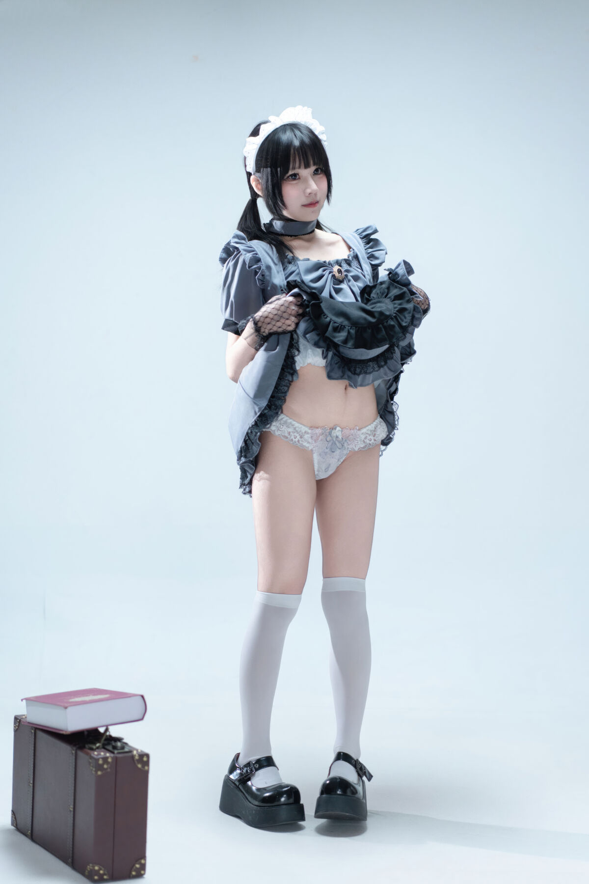 Coser@ Nagi Shimizu - Suitcase with Gray Maid (81P) Coser@ Nagi Shimizu - Suitcase with Gray Maid (81P)