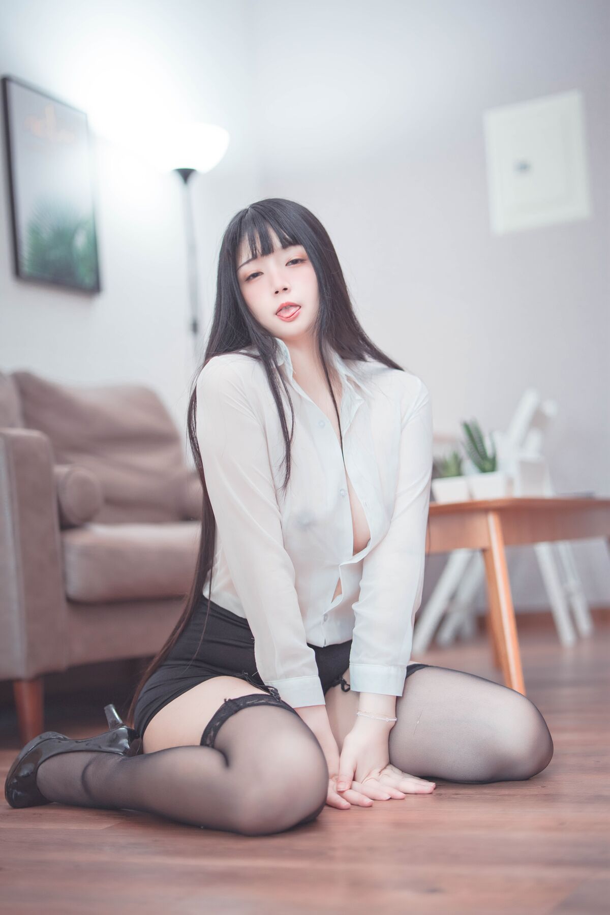 Coser@落落Raku - Weekday Eat Me (45P - 2V) Coser@落落Raku - Weekday Eat Me (45P - 2V)