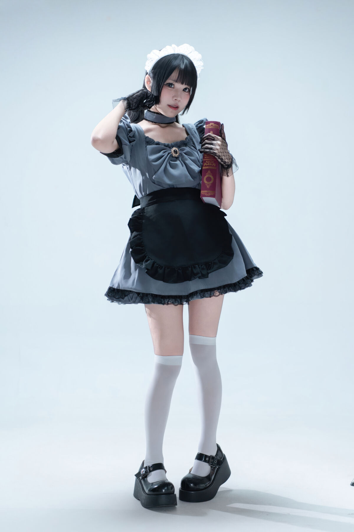 Coser@ Nagi Shimizu - Suitcase with Gray Maid (81P) Coser@ Nagi Shimizu - Suitcase with Gray Maid (81P)