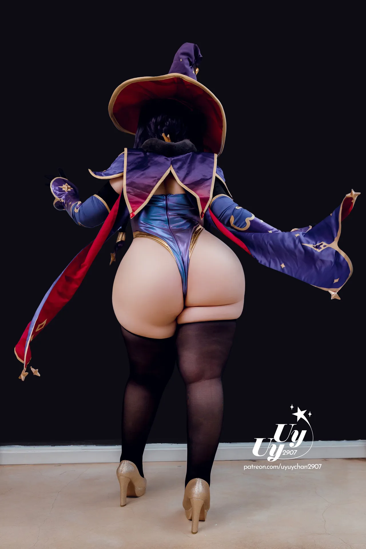 UyUy - Mona 3 UyUy - Mona 3
