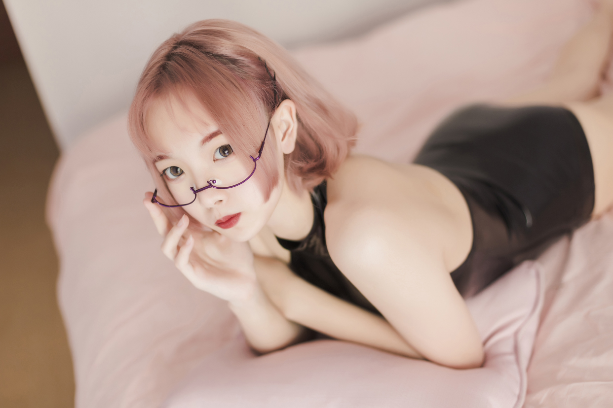 兔 Movie 黑 Color 胶 Clothing 兔 Movie 黑 Color 胶 Clothing