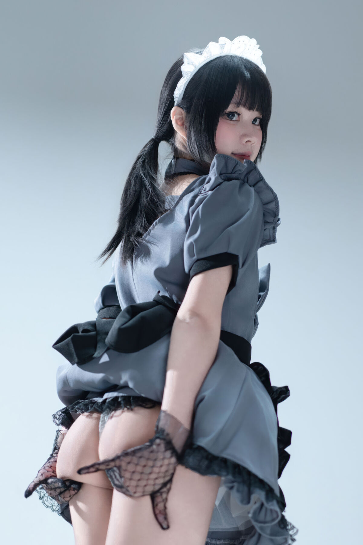 Coser@ Nagi Shimizu - Suitcase with Gray Maid (81P) Coser@ Nagi Shimizu - Suitcase with Gray Maid (81P)