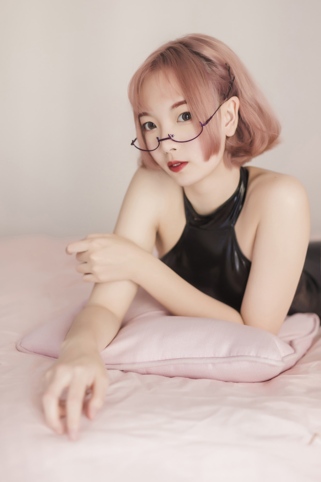 兔 Movie 黑 Color 胶 Clothing 兔 Movie 黑 Color 胶 Clothing