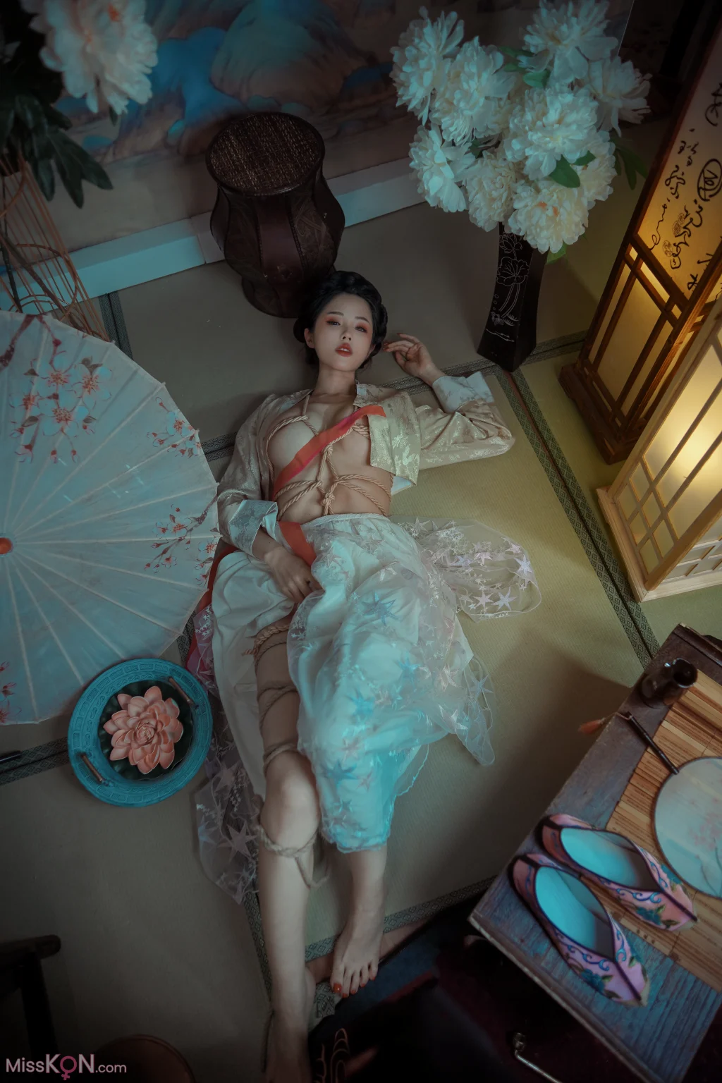 Coser@钛合金TiTi: 霜花店 (55 photos + 1 video) Coser@钛合金TiTi: 霜花店 (55 photos + 1 video)
