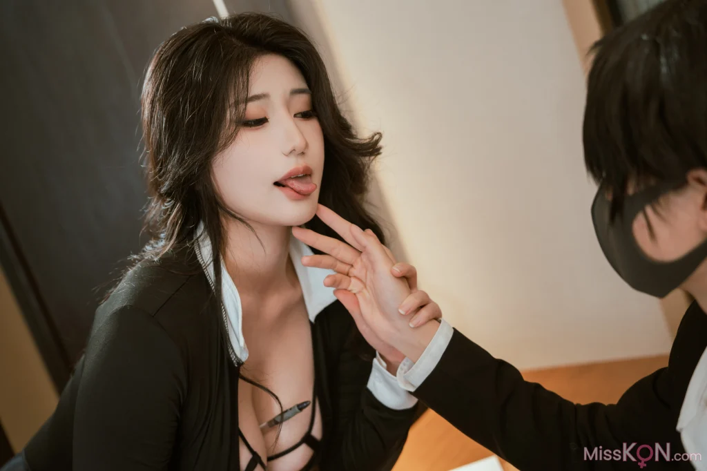 Coser@ Xinglan is Lanlan, called Lanmei: Spicy Female Secretary (92 photos) Coser@ Xinglan is Lanlan, called Lanmei: Spicy Female Secretary (92 photos)