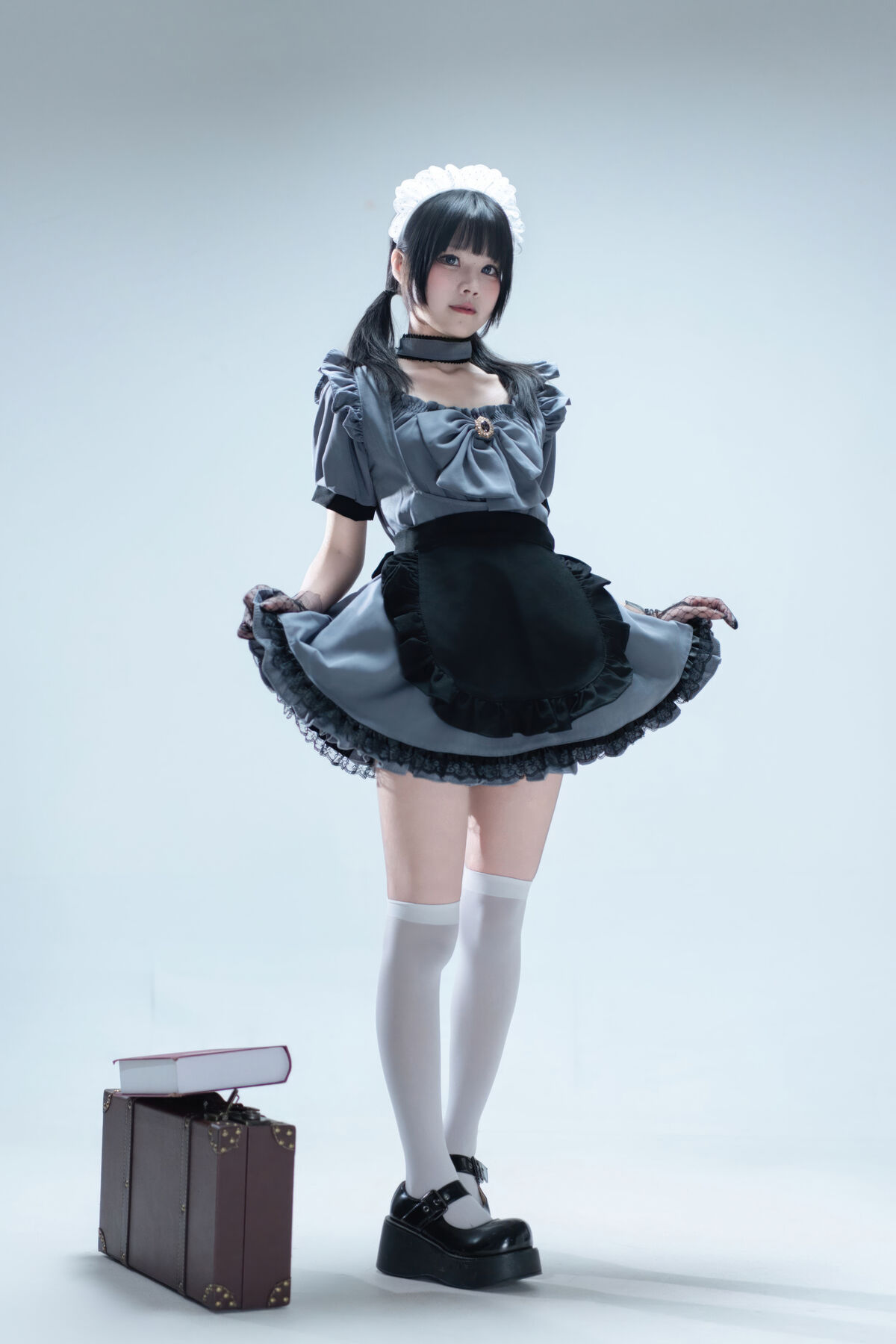 Coser@ Nagi Shimizu - Suitcase with Gray Maid (81P) Coser@ Nagi Shimizu - Suitcase with Gray Maid (81P)