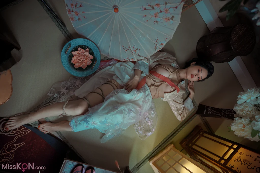 Coser@钛合金TiTi: 霜花店 (55 photos + 1 video) Coser@钛合金TiTi: 霜花店 (55 photos + 1 video)