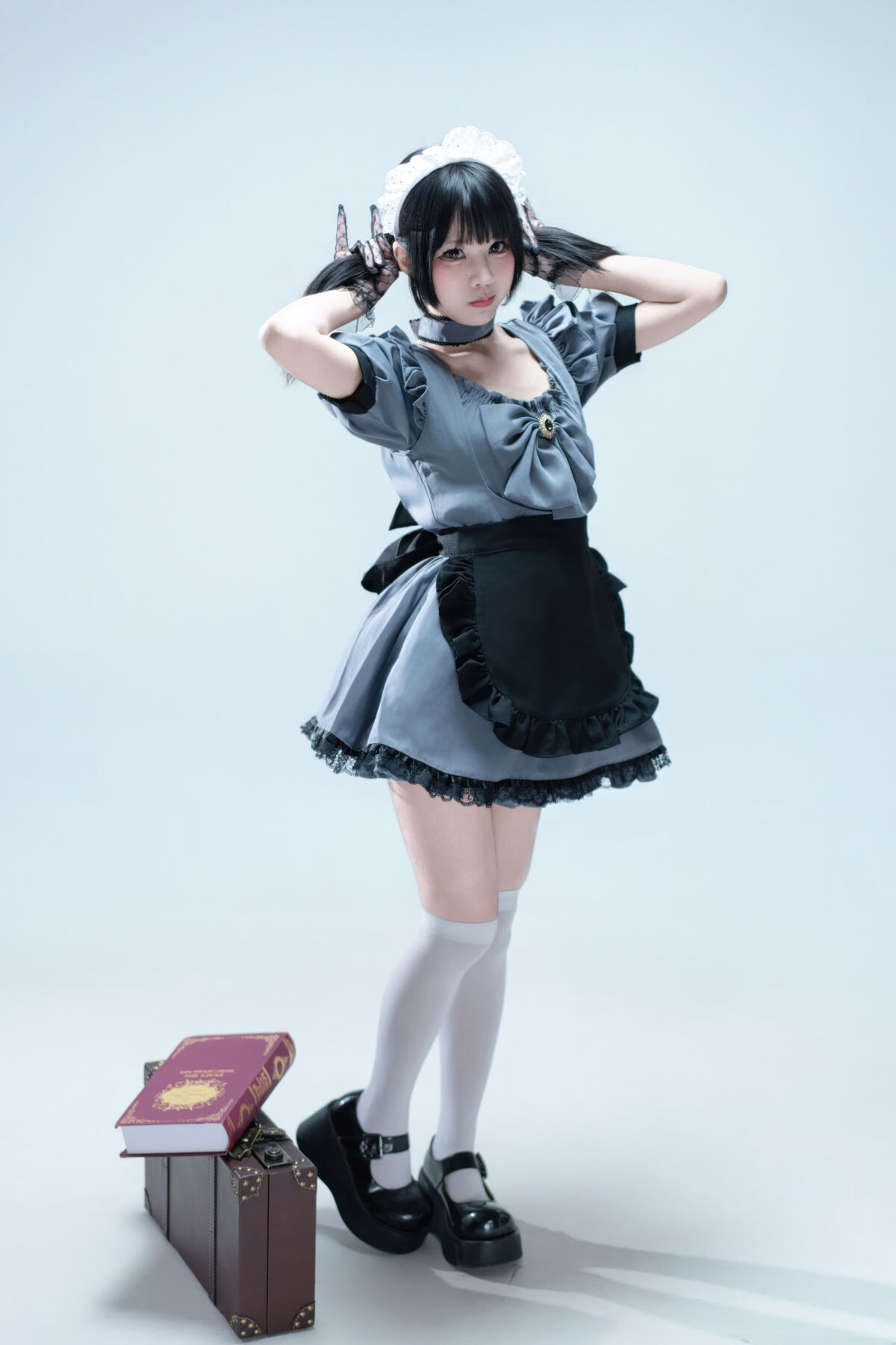 Coser@ Nagi Shimizu - Suitcase with Gray Maid (81P) Coser@ Nagi Shimizu - Suitcase with Gray Maid (81P)