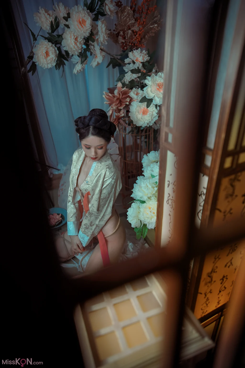 Coser@钛合金TiTi: 霜花店 (55 photos + 1 video) Coser@钛合金TiTi: 霜花店 (55 photos + 1 video)