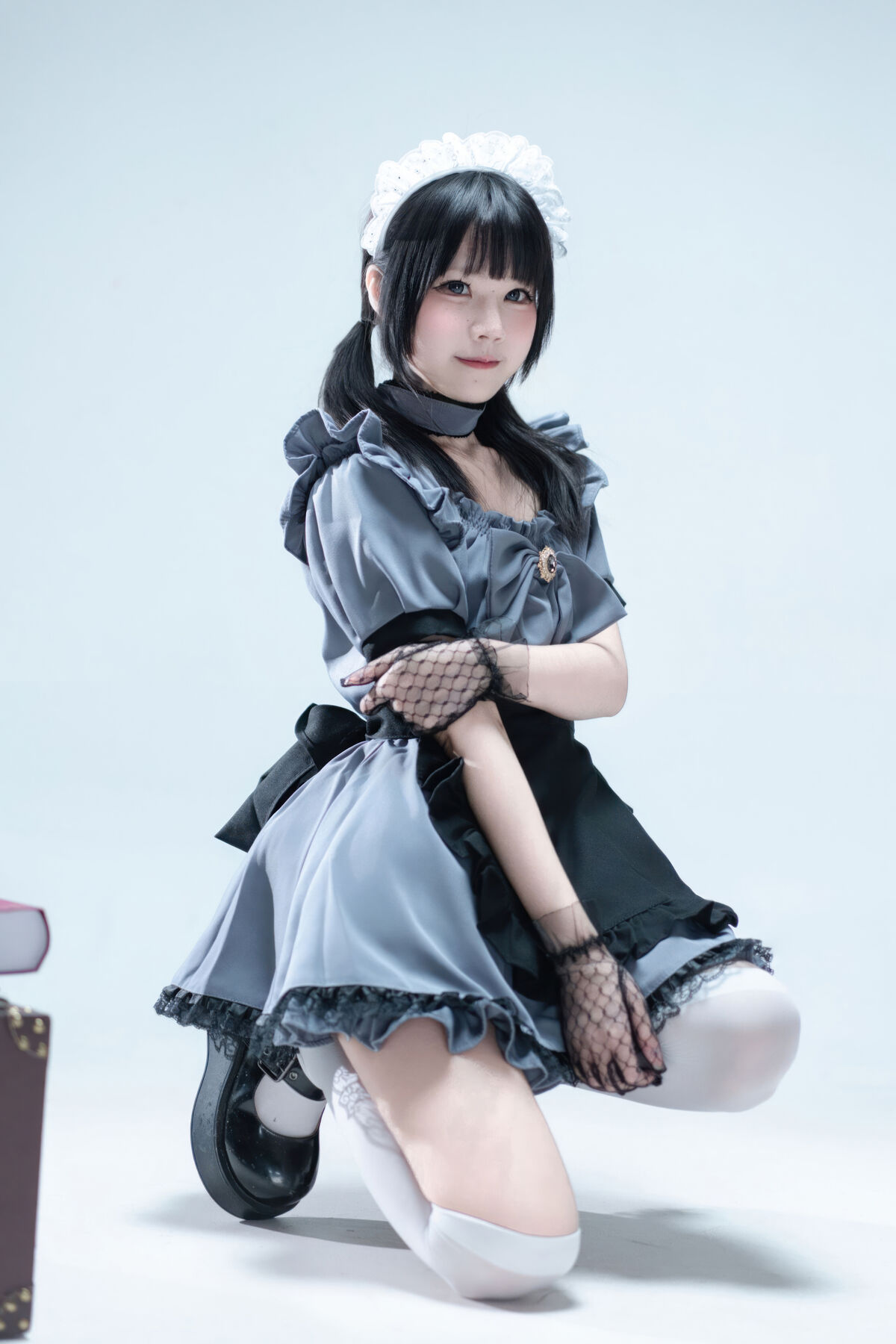 Coser@ Nagi Shimizu - Suitcase with Gray Maid (81P) Coser@ Nagi Shimizu - Suitcase with Gray Maid (81P)