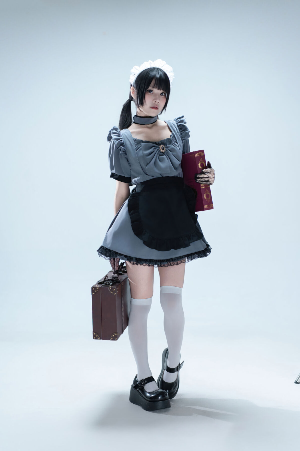 Coser@ Nagi Shimizu - Suitcase with Gray Maid (81P) Coser@ Nagi Shimizu - Suitcase with Gray Maid (81P)