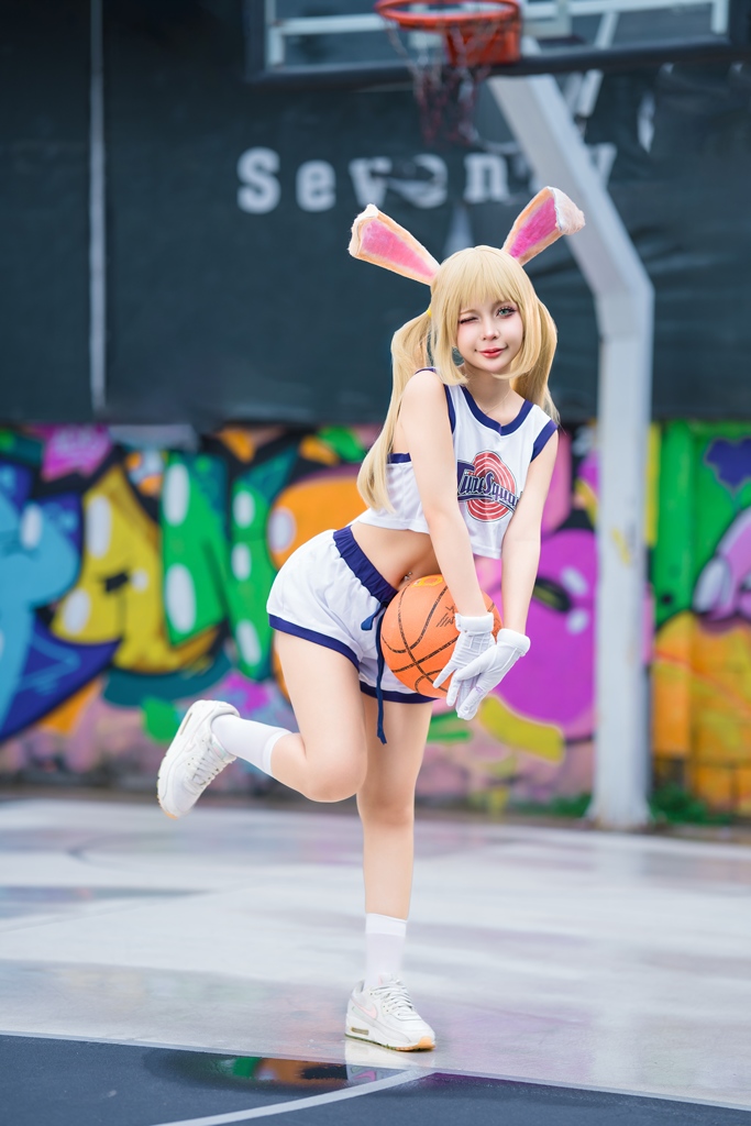 Umeko J – Lola Bunny Umeko J – Lola Bunny