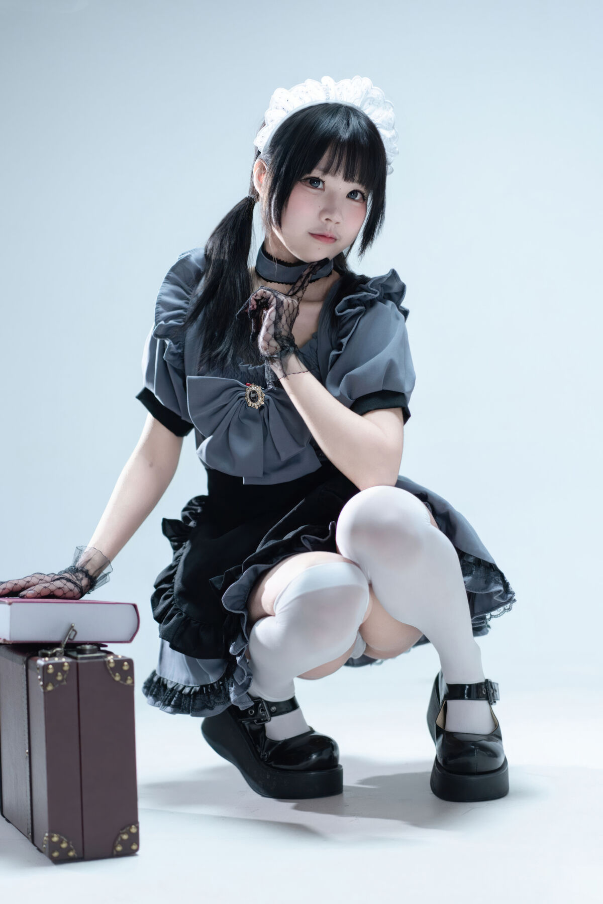 Coser@ Nagi Shimizu - Suitcase with Gray Maid (81P) Coser@ Nagi Shimizu - Suitcase with Gray Maid (81P)