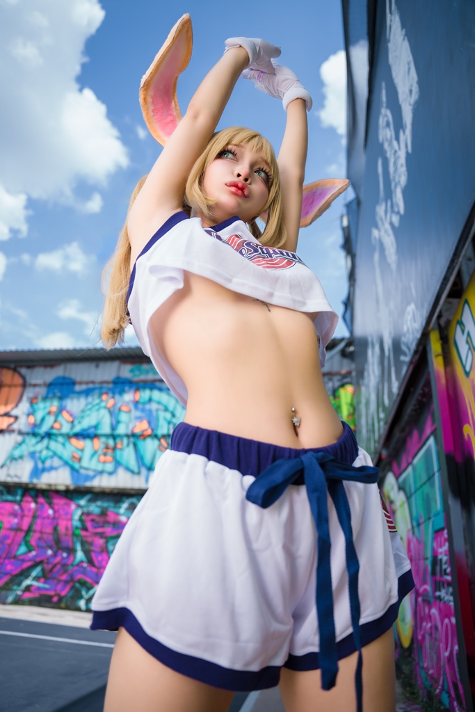 Umeko J – Lola Bunny Umeko J – Lola Bunny