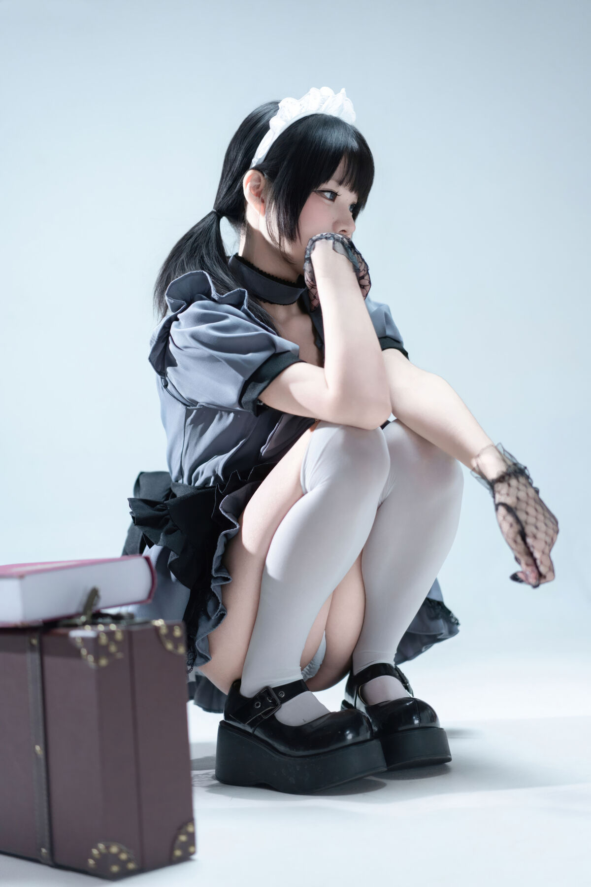 Coser@ Nagi Shimizu - Suitcase with Gray Maid (81P) Coser@ Nagi Shimizu - Suitcase with Gray Maid (81P)