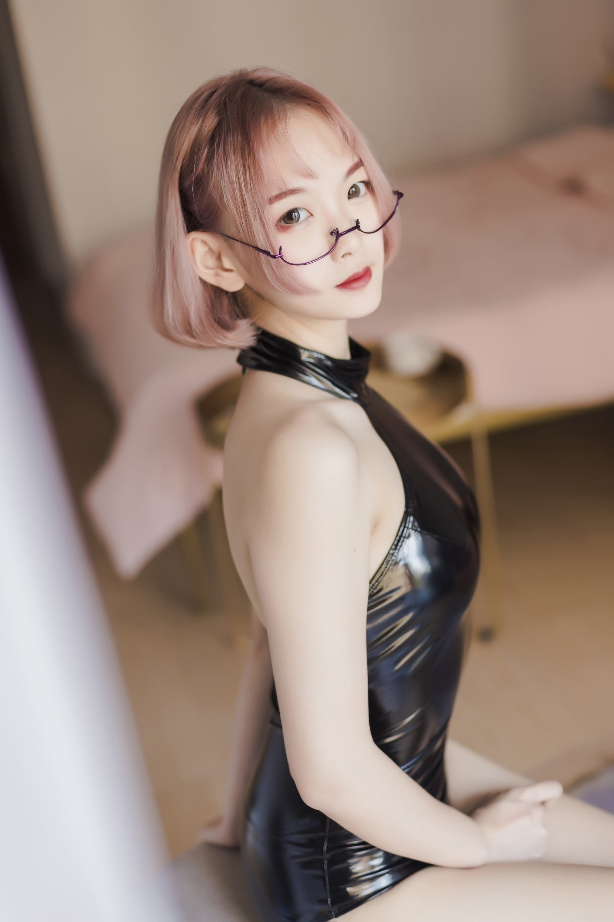 兔 Movie 黑 Color 胶 Clothing 兔 Movie 黑 Color 胶 Clothing