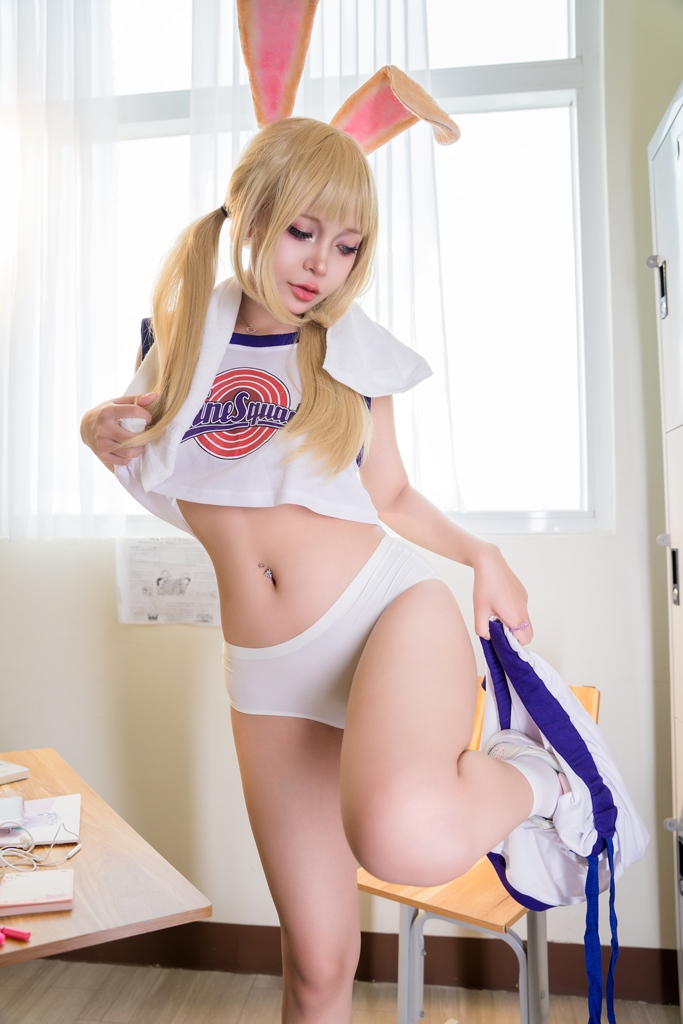 Umeko J – Lola Bunny Umeko J – Lola Bunny