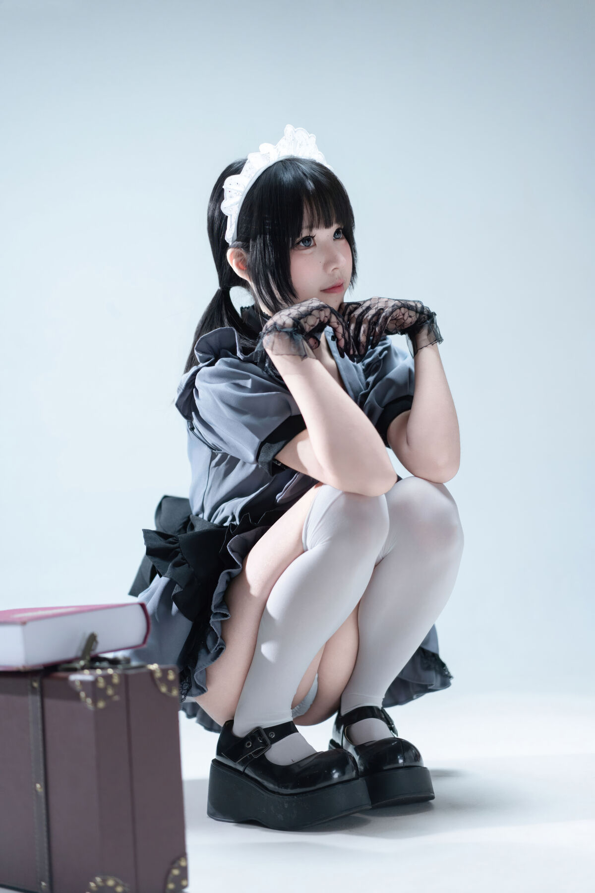 Coser@ Nagi Shimizu - Suitcase with Gray Maid (81P) Coser@ Nagi Shimizu - Suitcase with Gray Maid (81P)