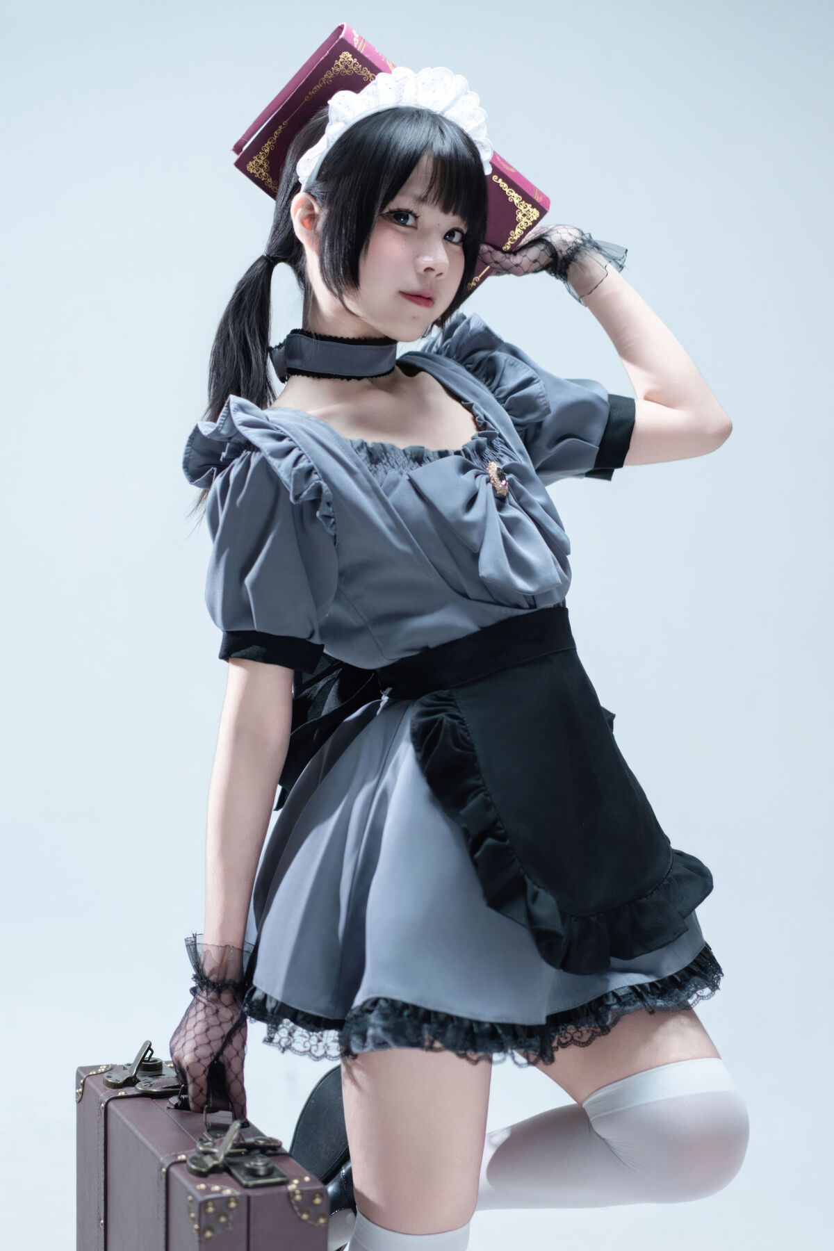 Coser@ Nagi Shimizu - Suitcase with Gray Maid (81P) Coser@ Nagi Shimizu - Suitcase with Gray Maid (81P)