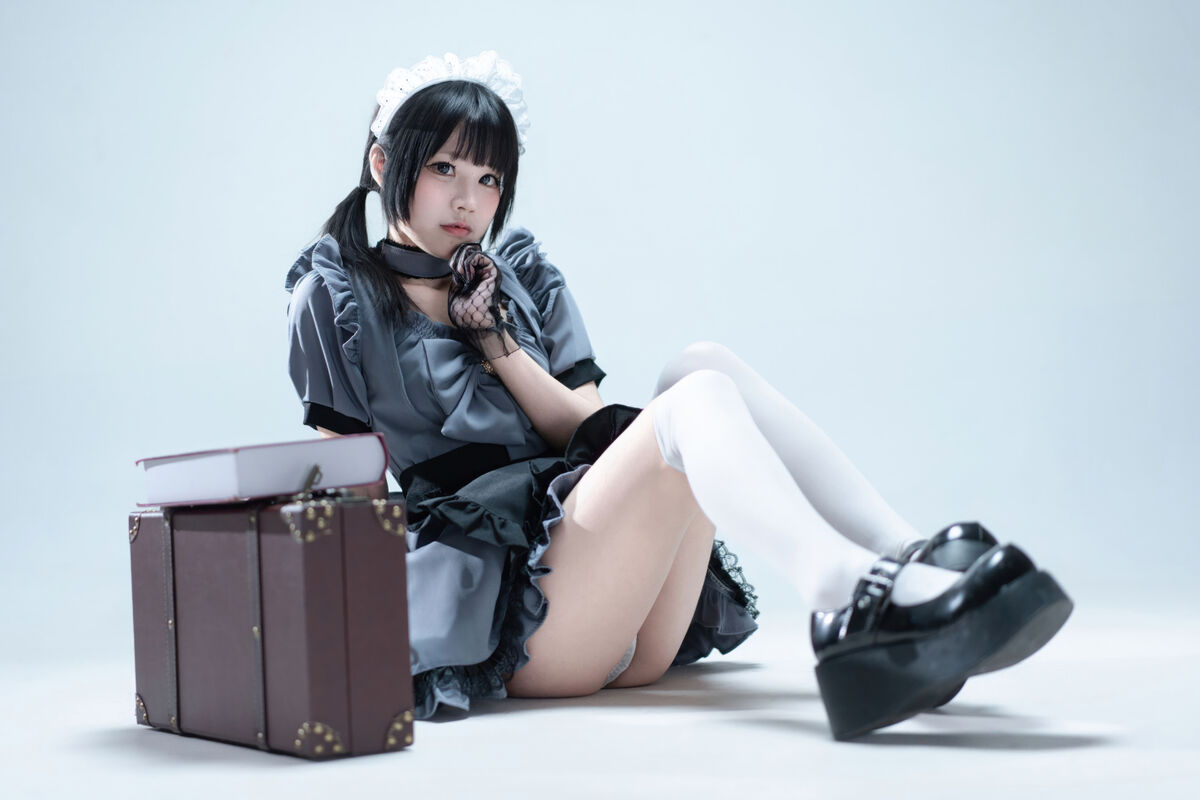 Coser@ Nagi Shimizu - Suitcase with Gray Maid (81P) Coser@ Nagi Shimizu - Suitcase with Gray Maid (81P)