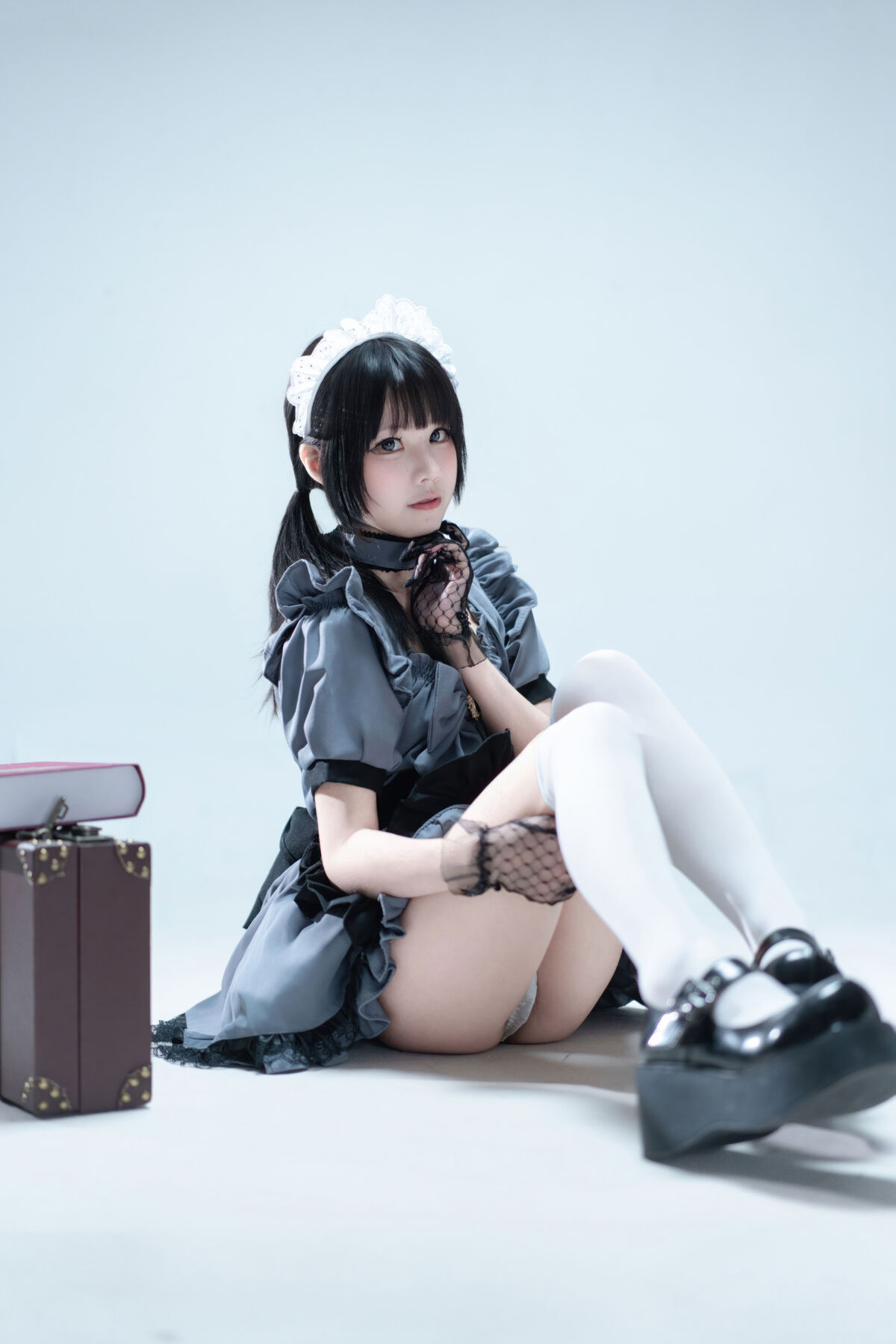 Coser@ Nagi Shimizu - Suitcase with Gray Maid (81P) Coser@ Nagi Shimizu - Suitcase with Gray Maid (81P)