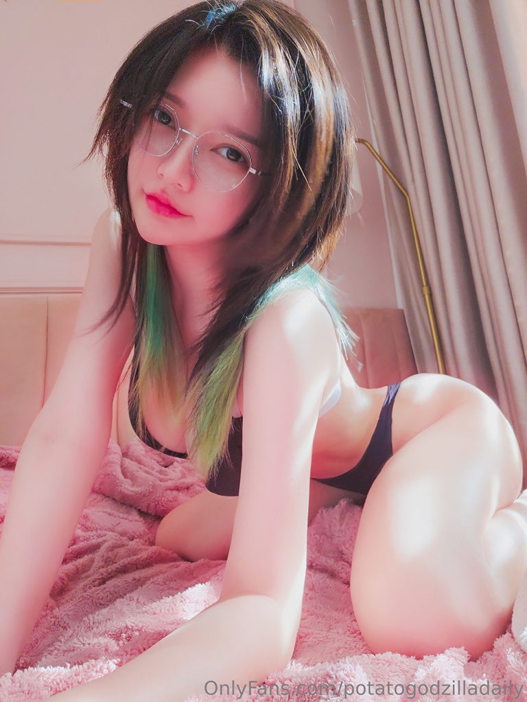 Potato Godzilla – OnlyFans Nude Feb 1-28, 2025 Potato Godzilla – OnlyFans Nude Feb 1-28, 2025