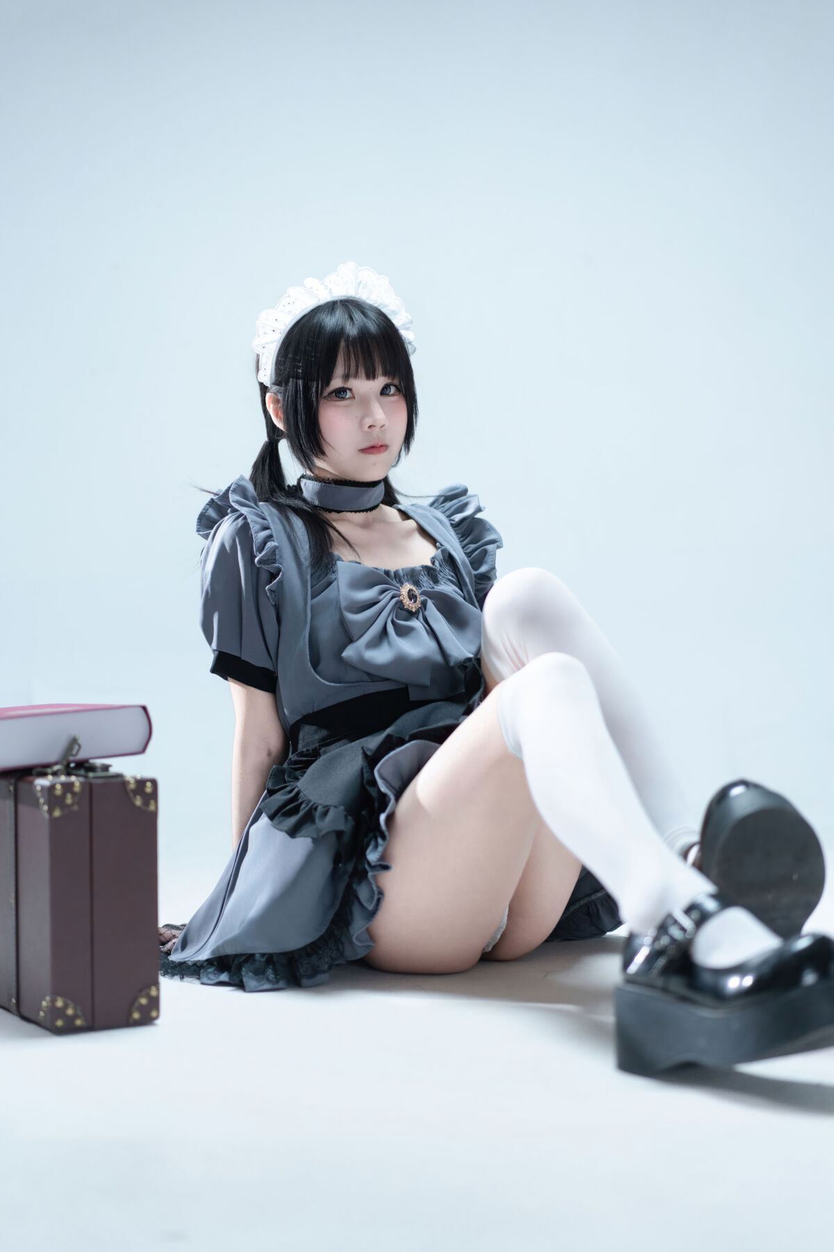 Coser@ Nagi Shimizu - Suitcase with Gray Maid (81P) Coser@ Nagi Shimizu - Suitcase with Gray Maid (81P)