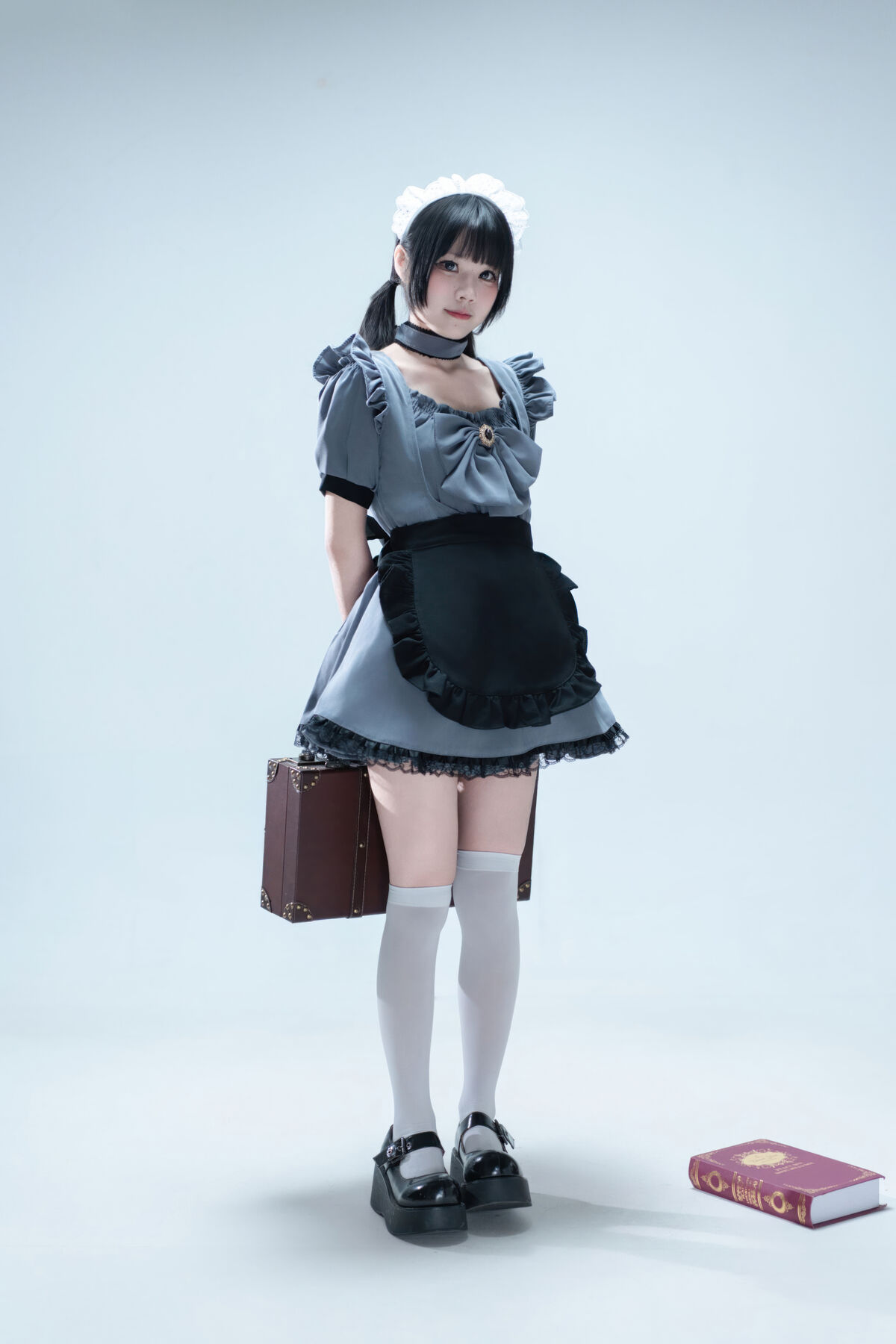 Coser@ Nagi Shimizu - Suitcase with Gray Maid (81P) Coser@ Nagi Shimizu - Suitcase with Gray Maid (81P)