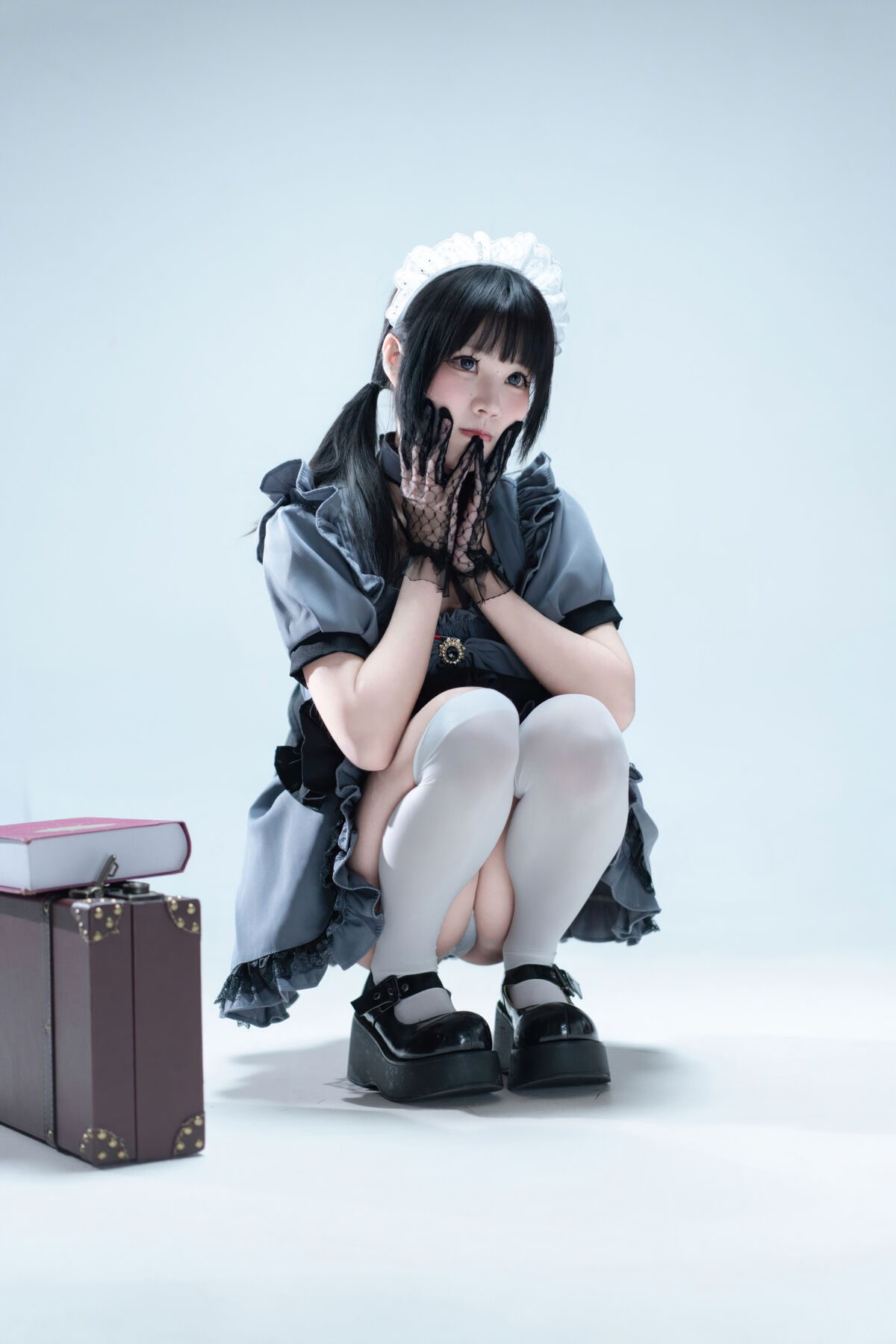 Coser@ Nagi Shimizu - Suitcase with Gray Maid (81P) Coser@ Nagi Shimizu - Suitcase with Gray Maid (81P)