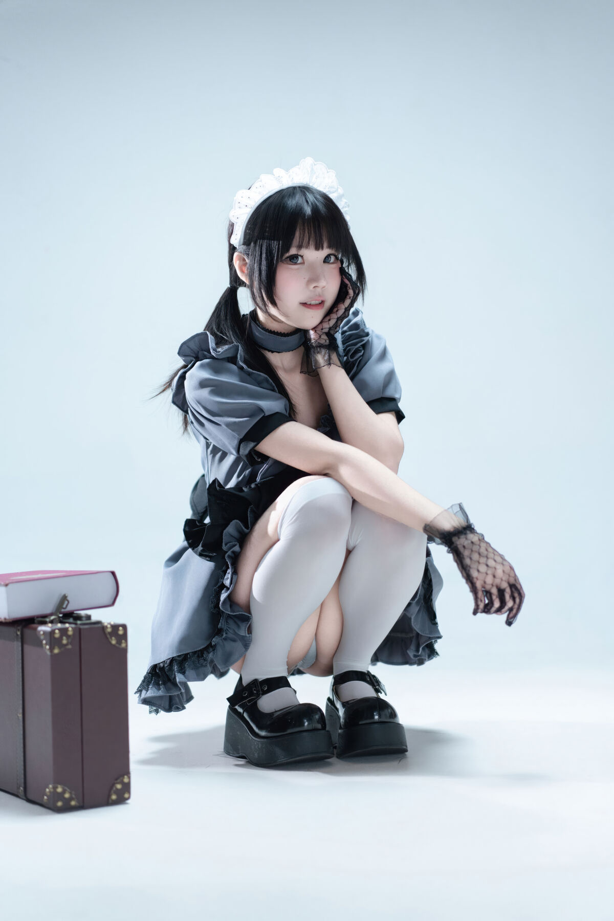 Coser@ Nagi Shimizu - Suitcase with Gray Maid (81P) Coser@ Nagi Shimizu - Suitcase with Gray Maid (81P)