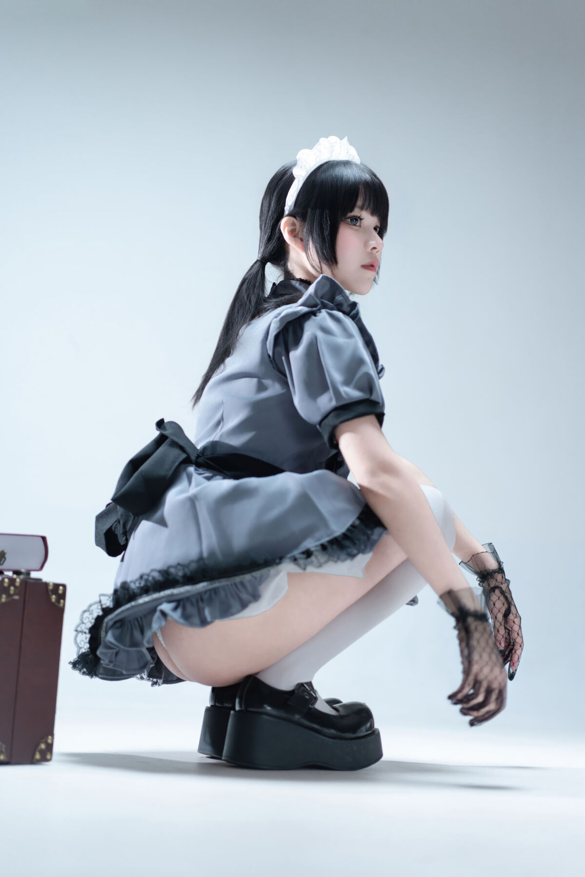 Coser@ Nagi Shimizu - Suitcase with Gray Maid (81P) Coser@ Nagi Shimizu - Suitcase with Gray Maid (81P)
