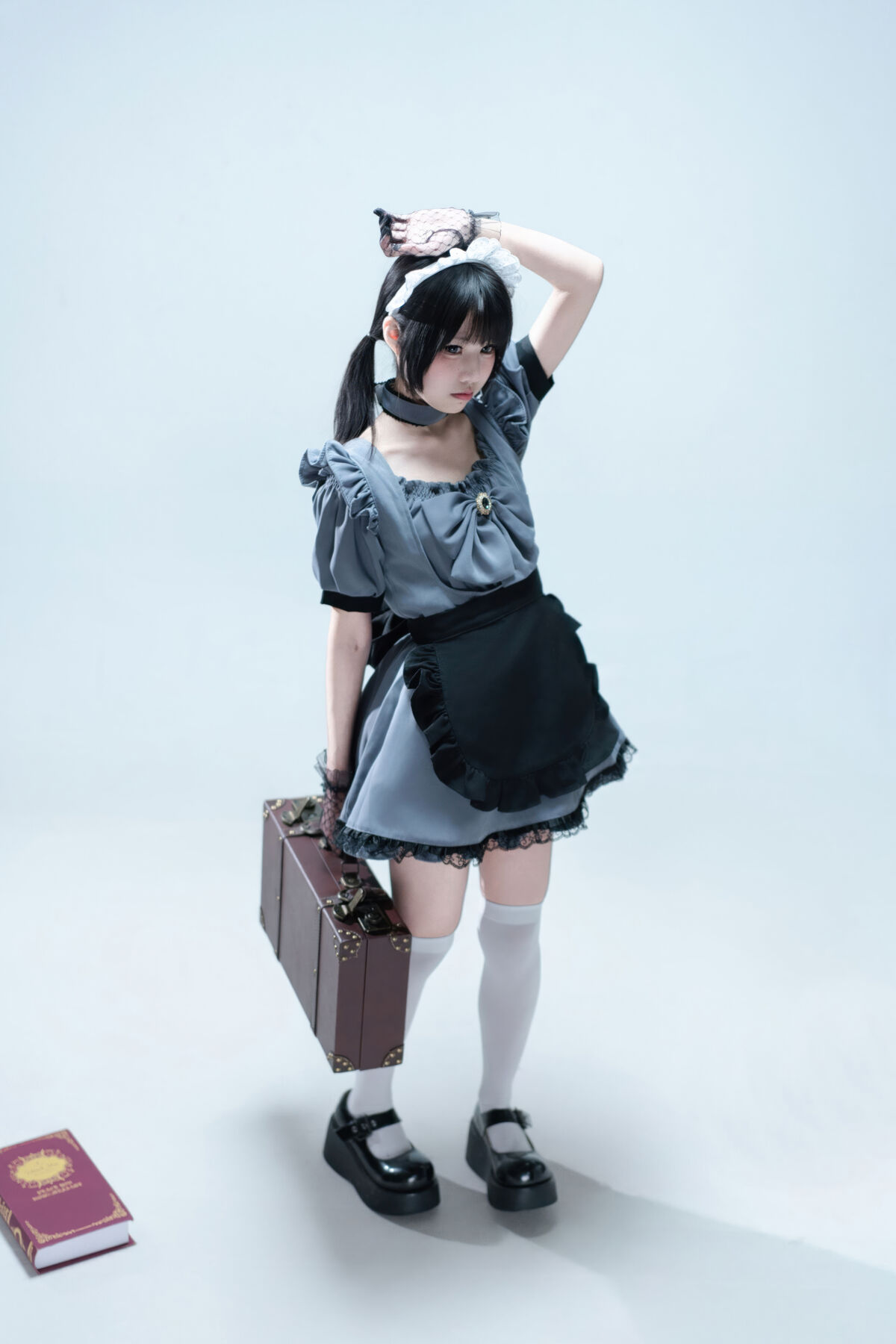 Coser@ Nagi Shimizu - Suitcase with Gray Maid (81P) Coser@ Nagi Shimizu - Suitcase with Gray Maid (81P)
