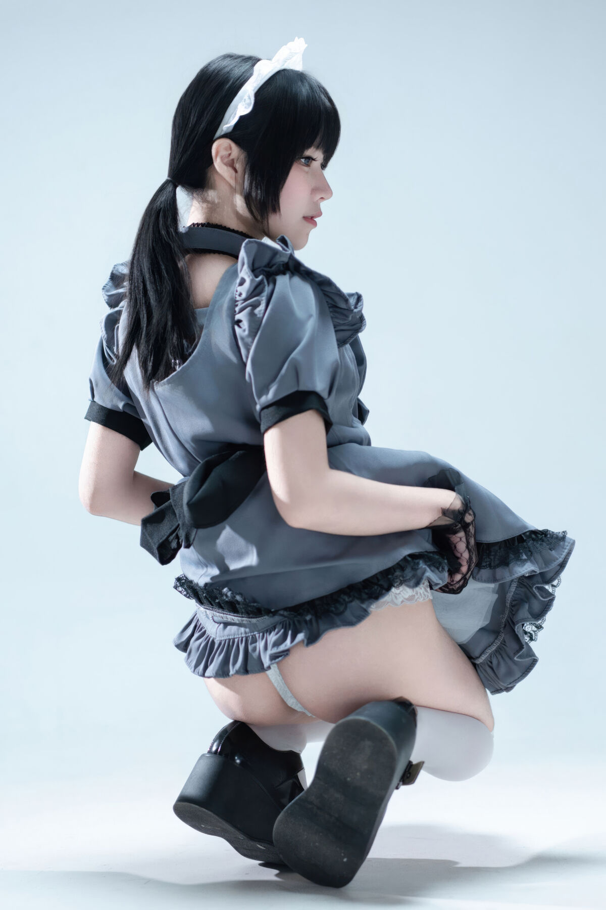 Coser@ Nagi Shimizu - Suitcase with Gray Maid (81P) Coser@ Nagi Shimizu - Suitcase with Gray Maid (81P)