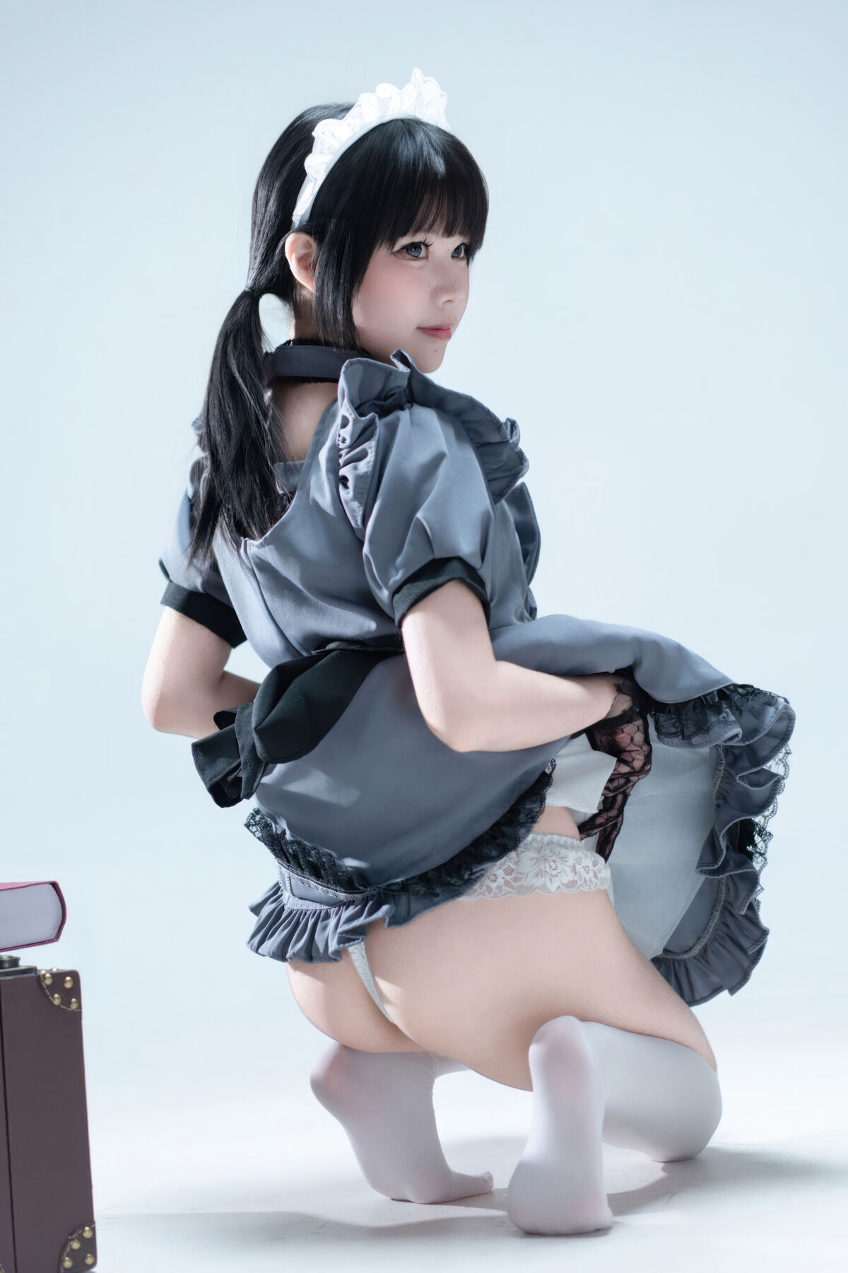 Coser@ Nagi Shimizu - Suitcase with Gray Maid (81P) Coser@ Nagi Shimizu - Suitcase with Gray Maid (81P)