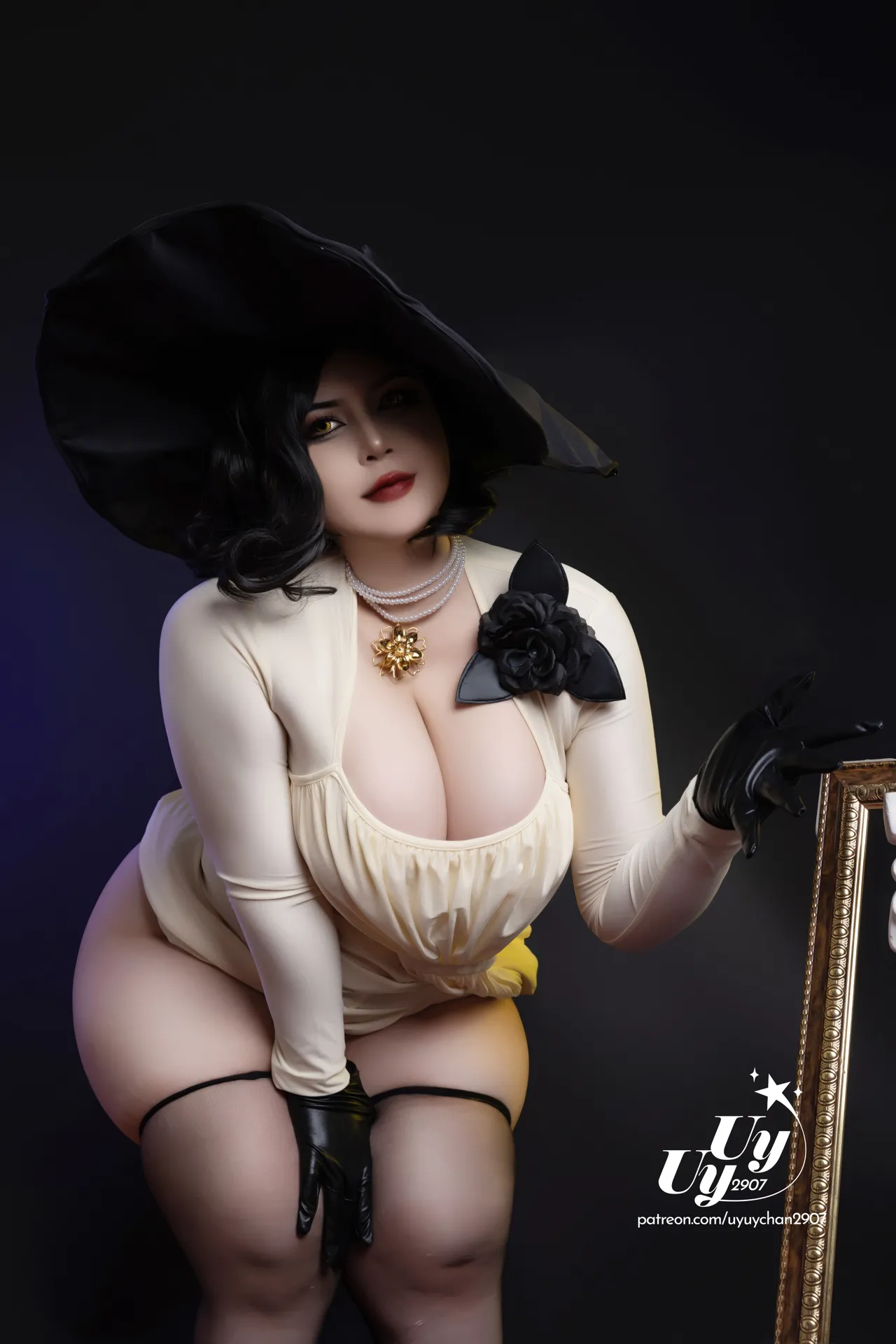 UyUy - Lady Dimitrescu 1 UyUy - Lady Dimitrescu 1