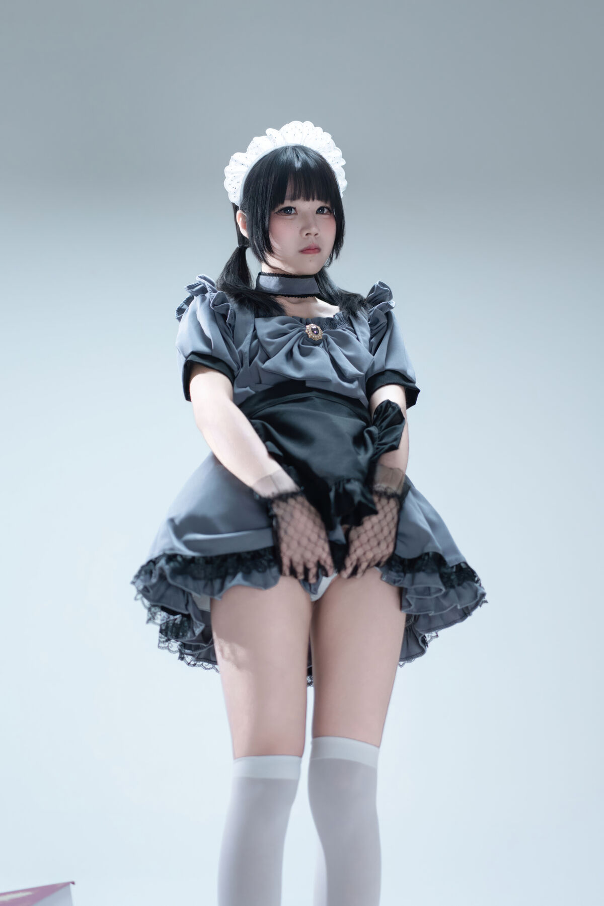 Coser@ Nagi Shimizu - Suitcase with Gray Maid (81P) Coser@ Nagi Shimizu - Suitcase with Gray Maid (81P)