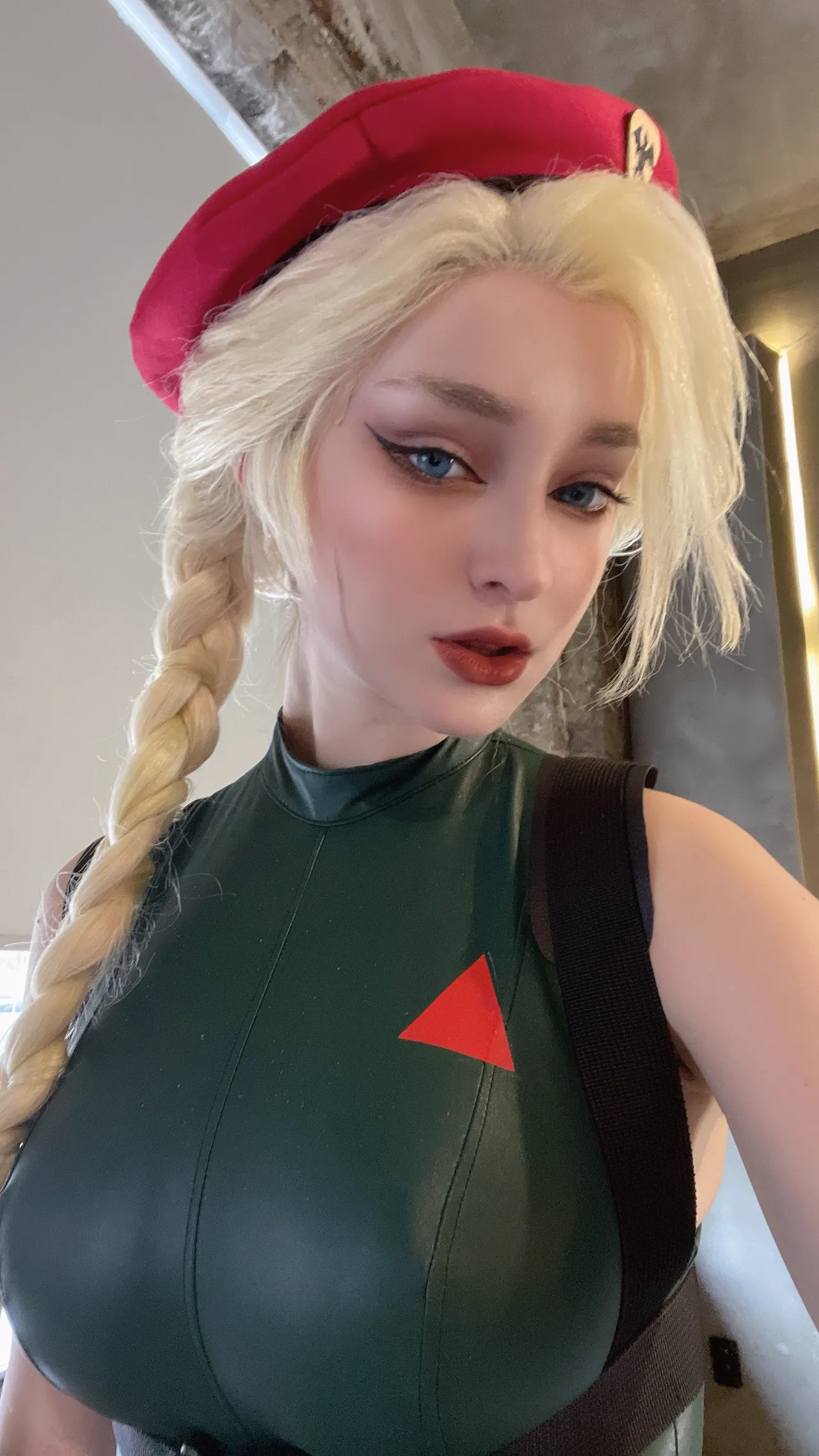 Hologana - Cammy 1 Hologana - Cammy 1