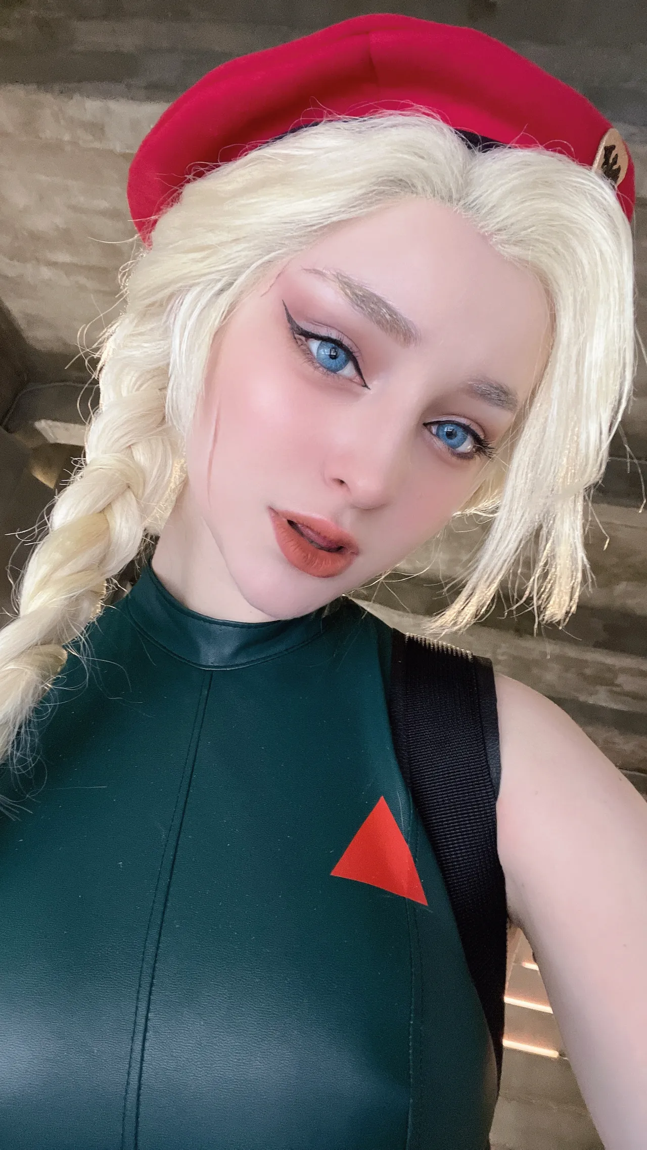 Hologana - Cammy 1 Hologana - Cammy 1