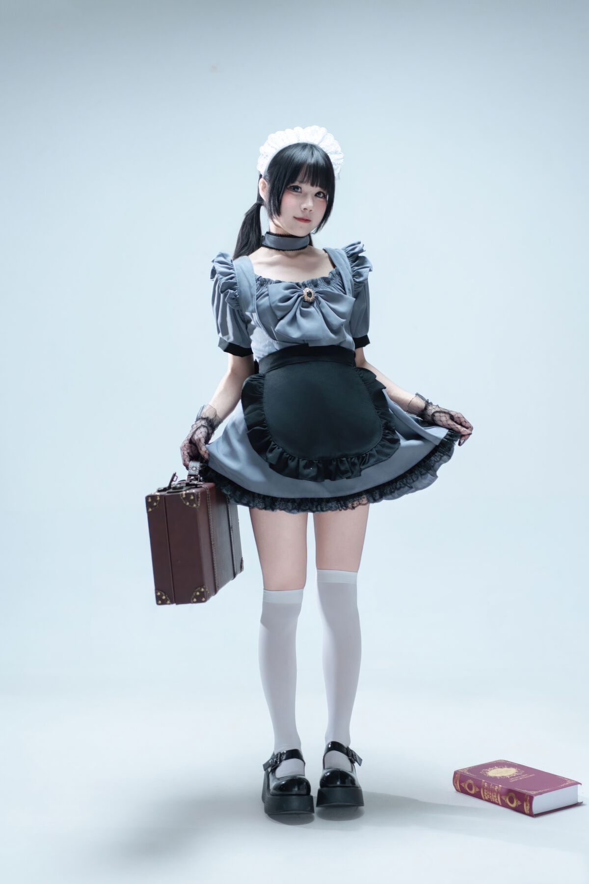 Coser@ Nagi Shimizu - Suitcase with Gray Maid (81P) Coser@ Nagi Shimizu - Suitcase with Gray Maid (81P)