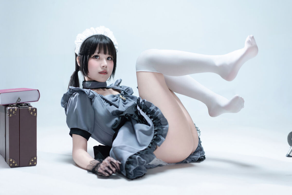 Coser@ Nagi Shimizu - Suitcase with Gray Maid (81P) Coser@ Nagi Shimizu - Suitcase with Gray Maid (81P)