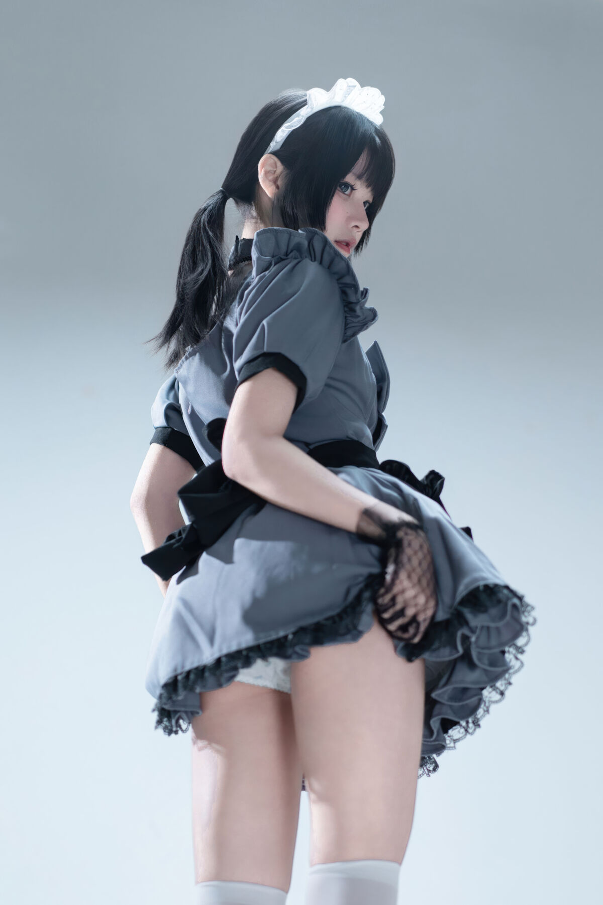 Coser@ Nagi Shimizu - Suitcase with Gray Maid (81P) Coser@ Nagi Shimizu - Suitcase with Gray Maid (81P)