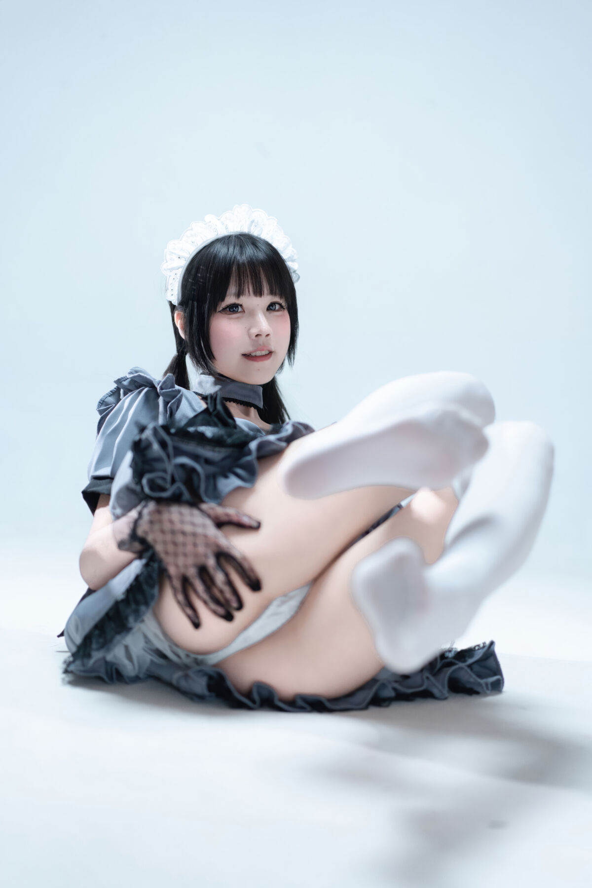 Coser@ Nagi Shimizu - Suitcase with Gray Maid (81P) Coser@ Nagi Shimizu - Suitcase with Gray Maid (81P)