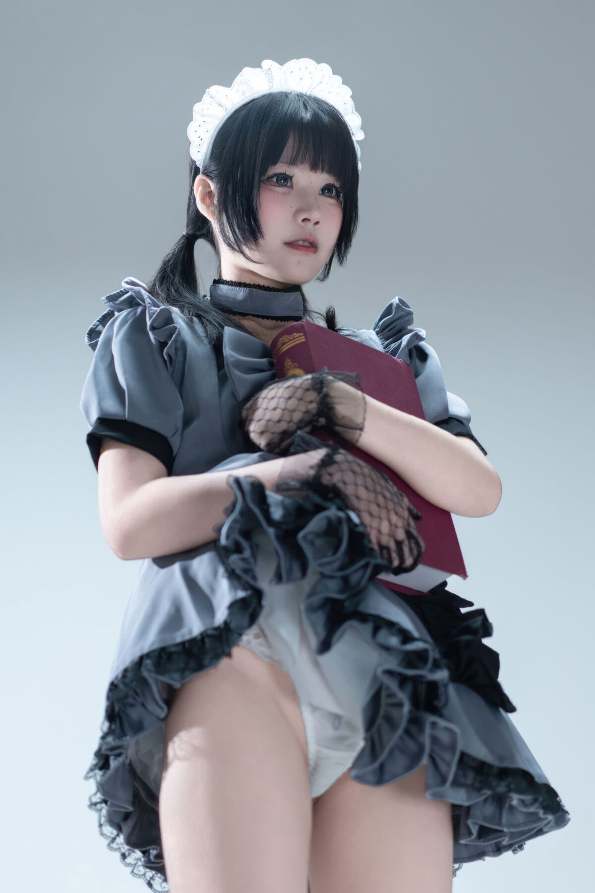 Coser@ Nagi Shimizu - Suitcase with Gray Maid (81P) Coser@ Nagi Shimizu - Suitcase with Gray Maid (81P)