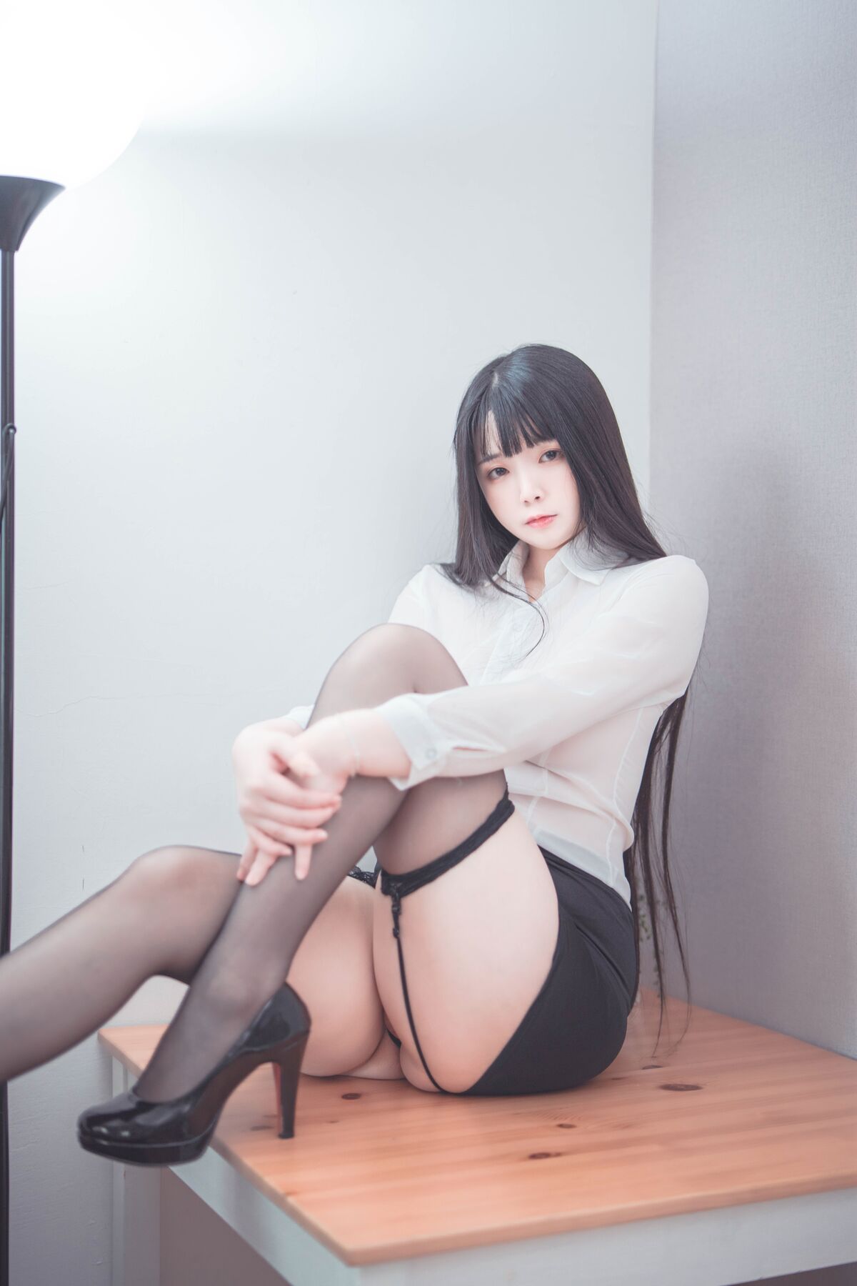 Coser@落落Raku - Weekday Eat Me (45P - 2V) Coser@落落Raku - Weekday Eat Me (45P - 2V)