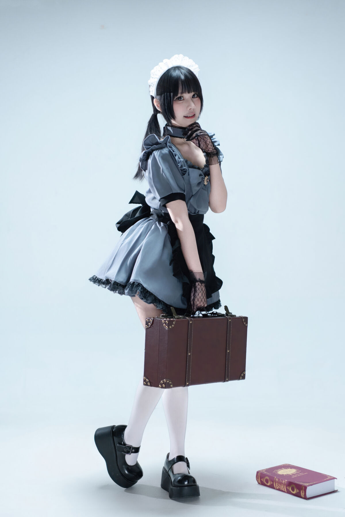 Coser@ Nagi Shimizu - Suitcase with Gray Maid (81P) Coser@ Nagi Shimizu - Suitcase with Gray Maid (81P)