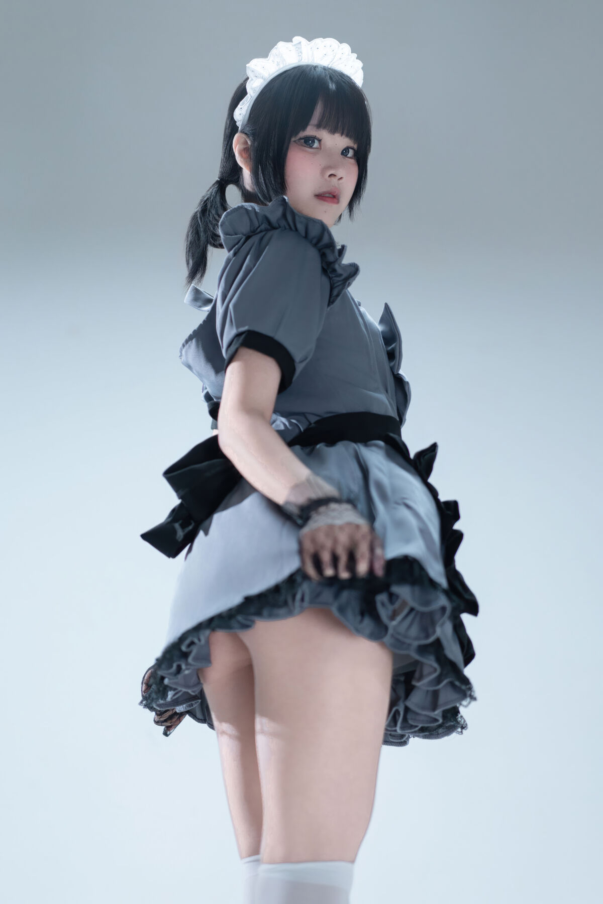 Coser@ Nagi Shimizu - Suitcase with Gray Maid (81P) Coser@ Nagi Shimizu - Suitcase with Gray Maid (81P)