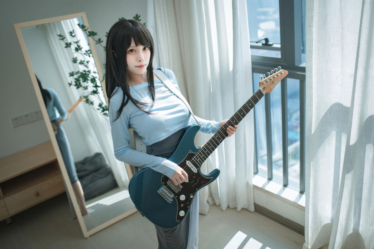 Coser@ Three Unmanned - Guitar Sister (25P) Coser@ Three Unmanned - Guitar Sister (25P)