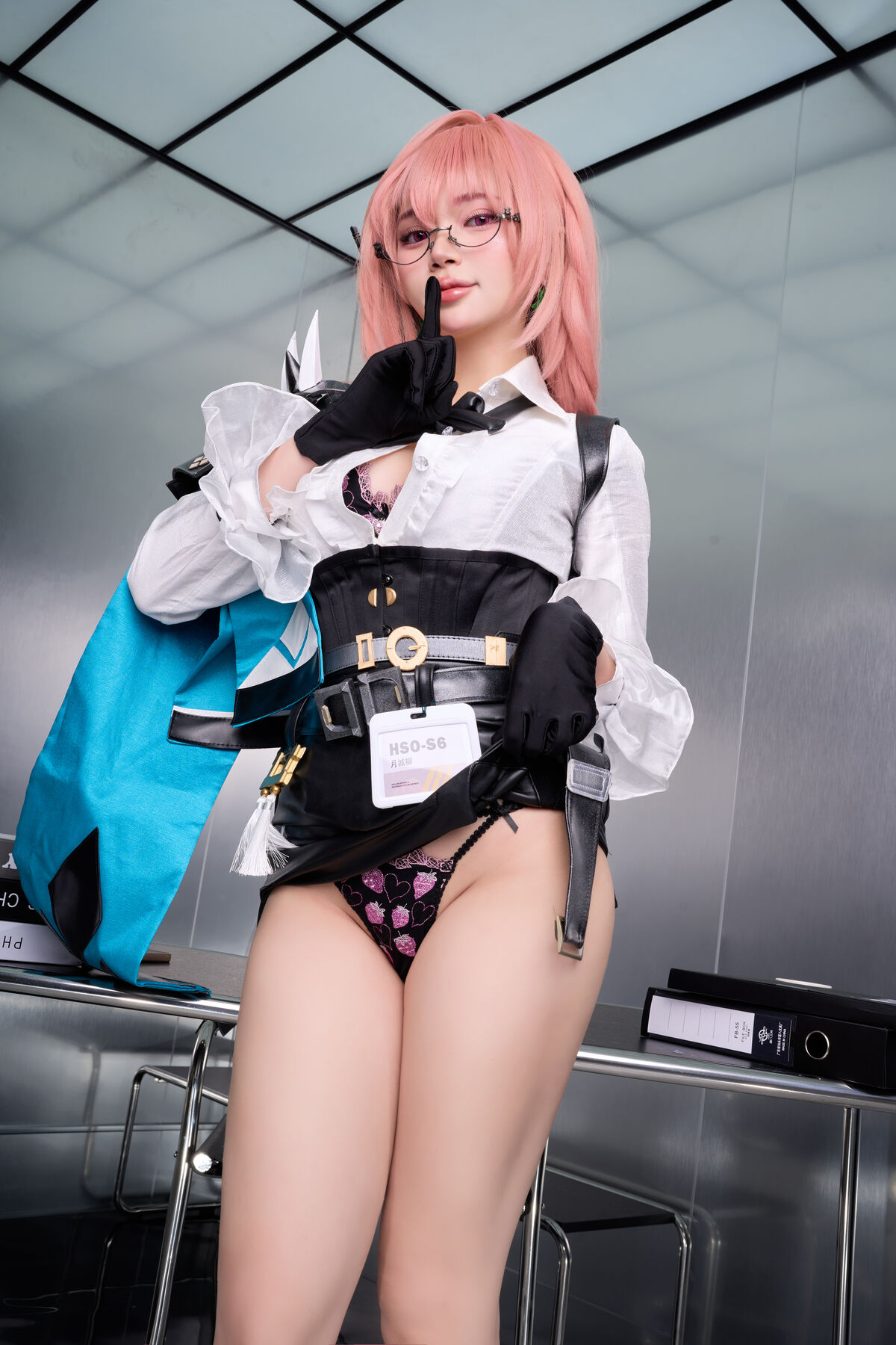 Coser@ZinieQ - Yanagi (45P - 7V) Coser@ZinieQ - Yanagi (45P - 7V)