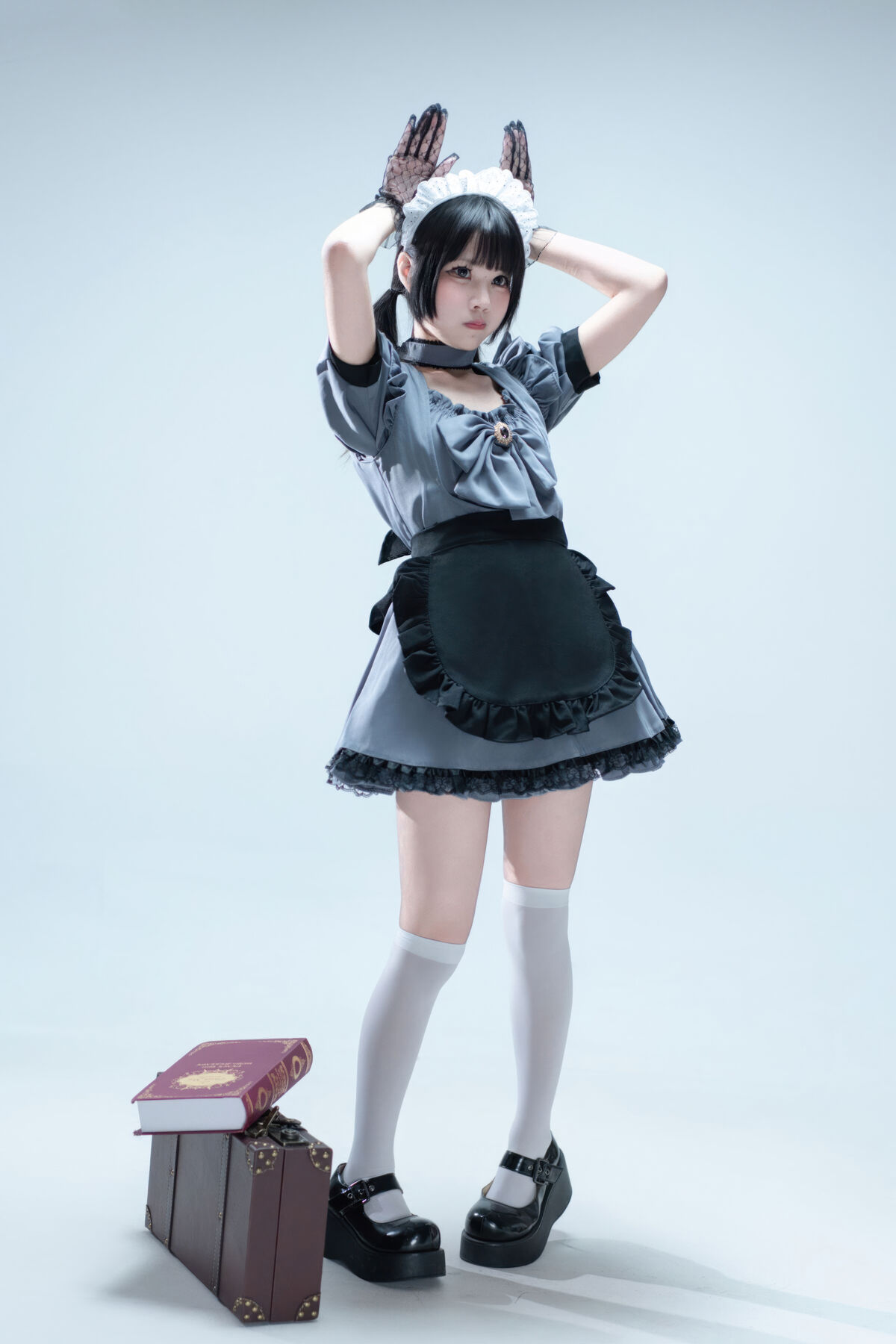 Coser@ Nagi Shimizu - Suitcase with Gray Maid (81P) Coser@ Nagi Shimizu - Suitcase with Gray Maid (81P)