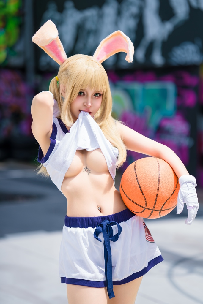 Umeko J – Lola Bunny Umeko J – Lola Bunny